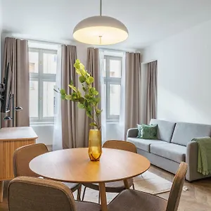 https://h7-palace.praguehotelsweb.com