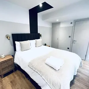 South Charming Ensuite Look Like Designer , Londýn Velká Británie